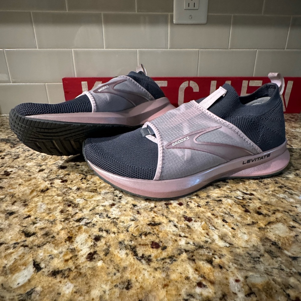 Women’s brooks levitate 4